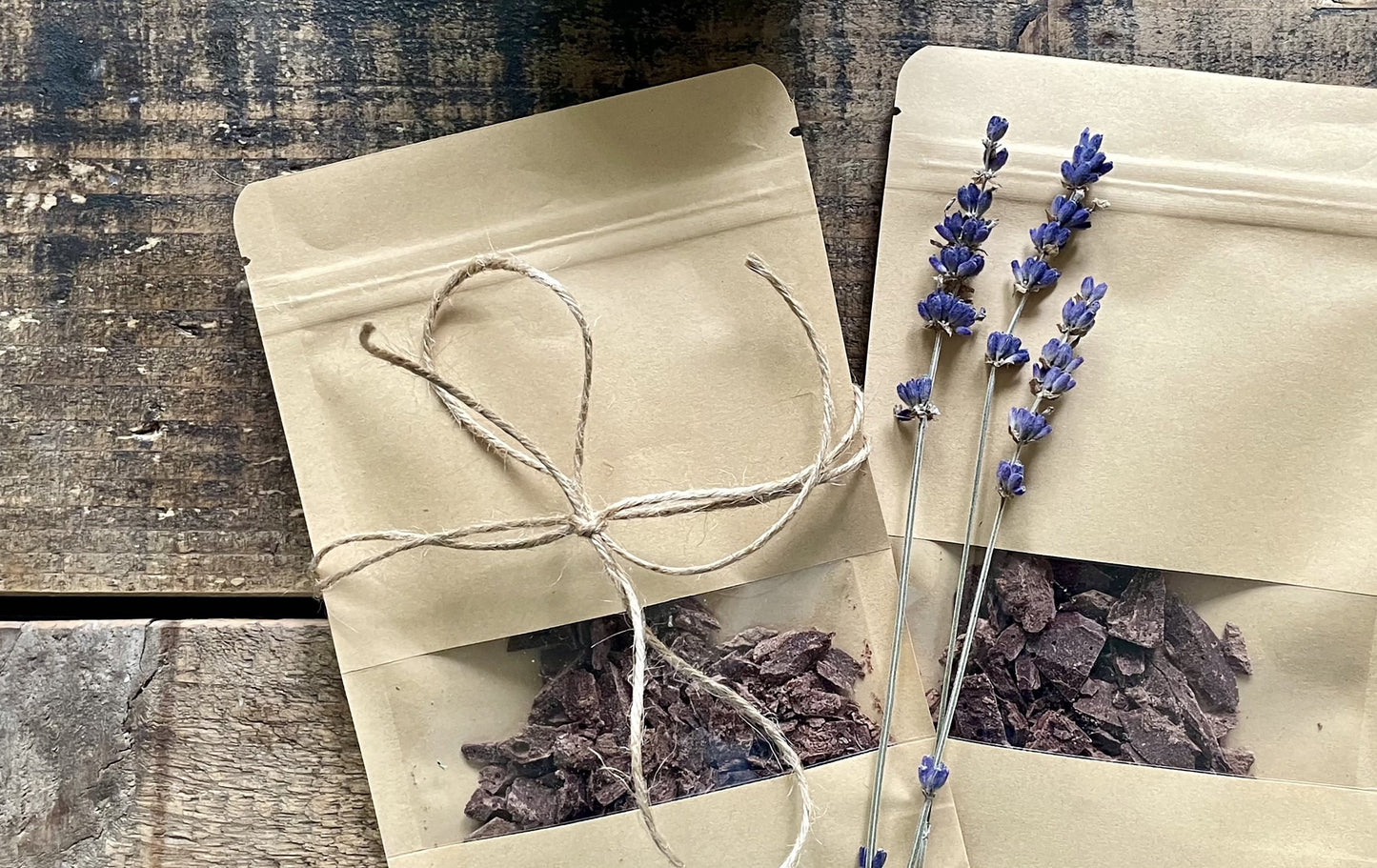 Begin de dag met een moment voor jezelf, begin de dag met intentie. Cacao helpt je om van je hoofd, naar je hart te gaan. Om te verbinden met jouw kern, jouw root. Om te verbinden met de magie, met het mysterie van het leven. Een dagelijkse portie zorgt voor een zachte en liefdevolle energizer waardoor jij klaar bent voor een nieuwe dag.