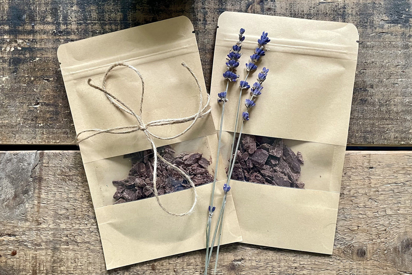 Begin de dag met een moment voor jezelf, begin de dag met intentie. Cacao helpt je om van je hoofd, naar je hart te gaan. Om te verbinden met jouw kern, jouw root. Om te verbinden met de magie, met het mysterie van het leven. Een dagelijkse portie zorgt voor een zachte en liefdevolle energizer waardoor jij klaar bent voor een nieuwe dag.